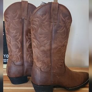 Ariat Men's Heritage R Toe Western Boot Sz 8.5 NWOT